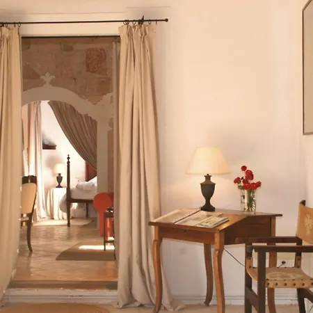 Oliver Moragues Grandhouse & Vineyard Country house