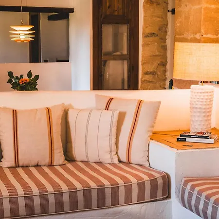 Oliver Moragues Grandhouse & Vineyard